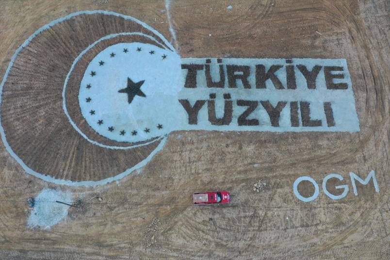 Banaz'da 30 bin 600 fidanla "Türkiye Yüzyılı" yazıldı 3